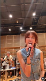 工藤静香、ノースリーブ姿を披露　※「工藤静香」インスタグラム