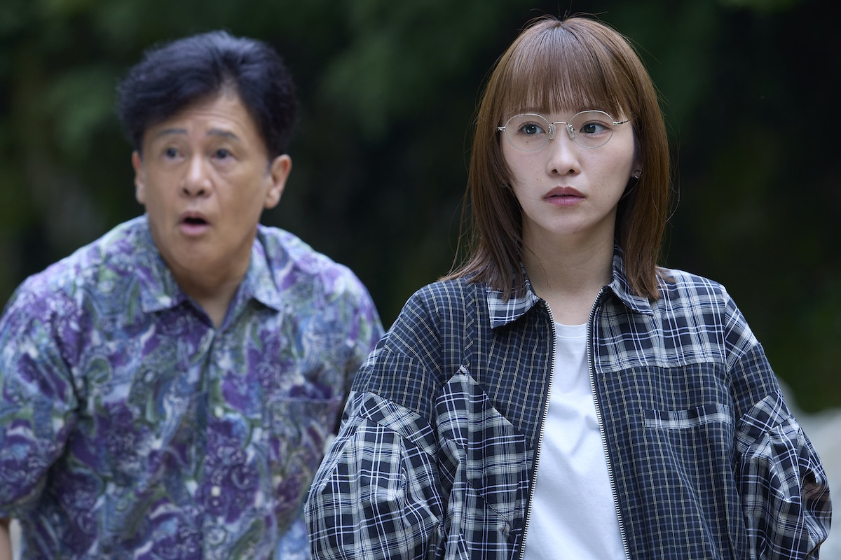 『ダメマネ！』“真田”山田涼介、衝撃ビジュアルにツッコミ続々「不審者www」「変装がド下手だ笑」