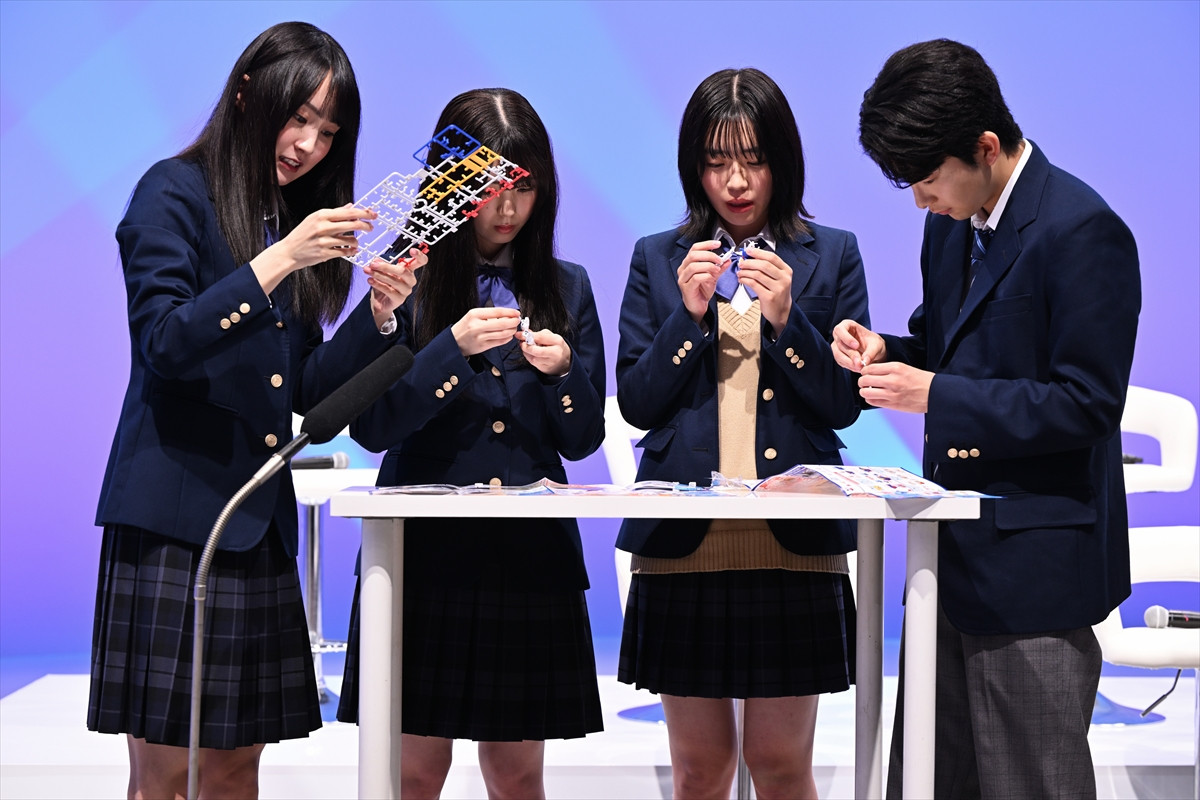 乃木坂46・賀喜遥⾹＆筒井あやめ、制服姿で登場　W主演ドラマで青春を感じる