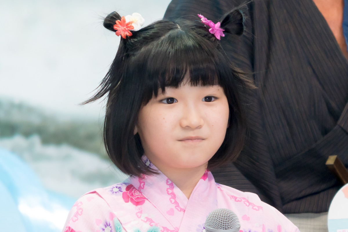 福原遥、生ウインク披露で照れ笑い　生田絵梨花がメロメロ