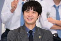 磯村勇斗、ドラマ『僕達はまだその星の校則を知らない』制作発表に登場