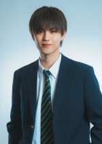ドラマ『修学旅行で仲良くないグループに入りました』主演・簡秀吉