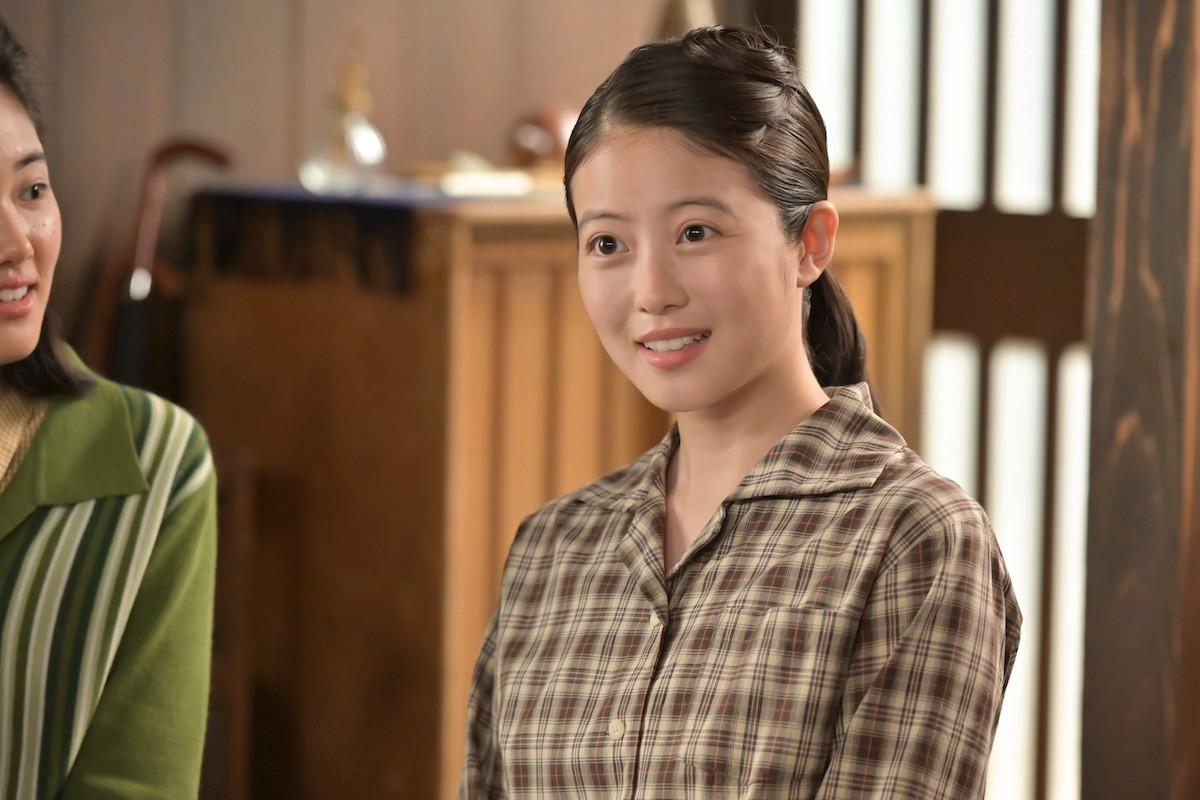 明日の『あんぱん』“嵩”北村匠海、“たくや”大森元貴から舞台美術を依頼される