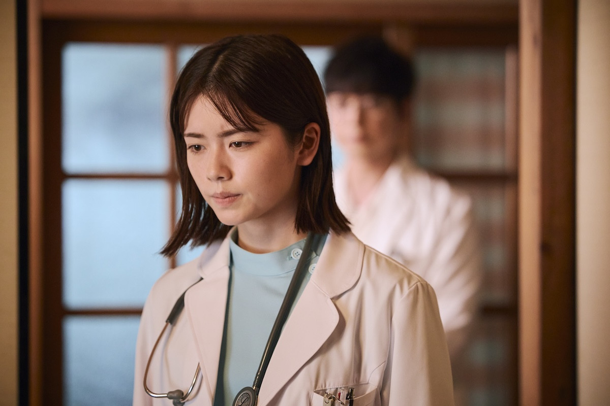 『19番目のカルテ』“徳重”松本潤の言葉に“滝野”小芝風花が号泣　ネット涙「丁寧で温かい」「辛いけど、神回」