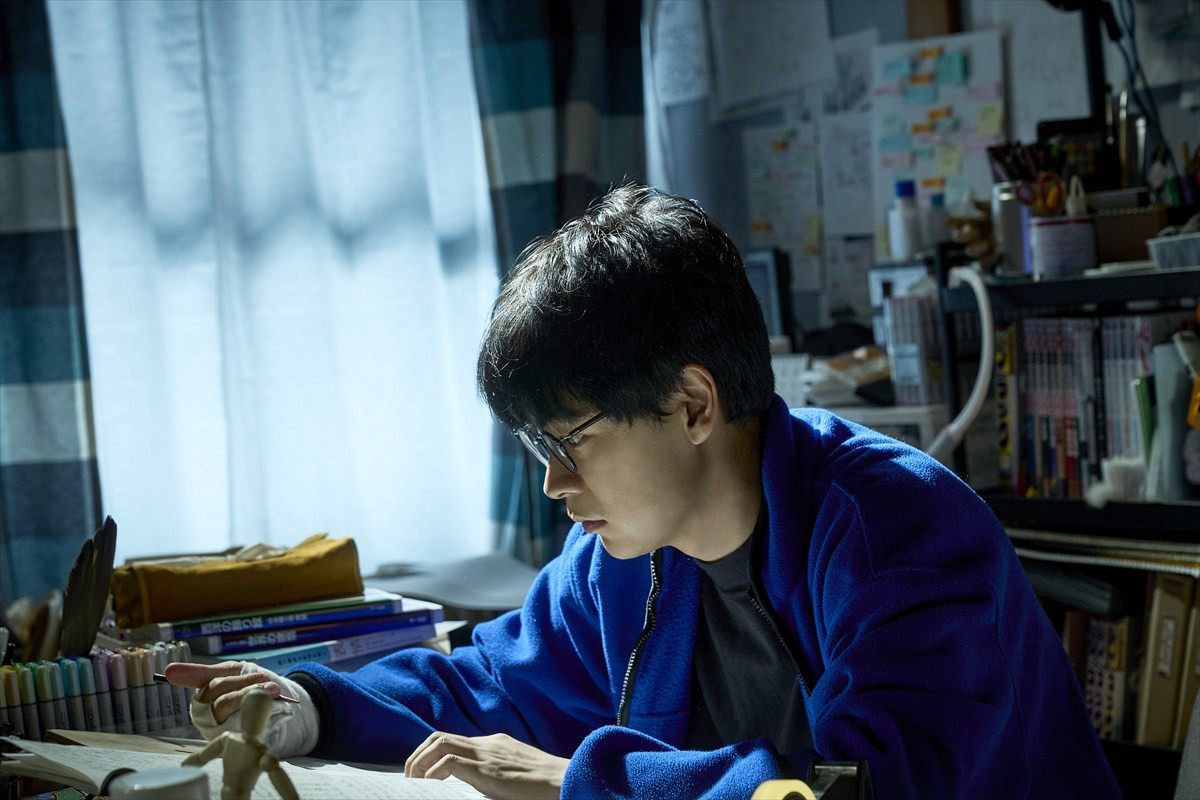 『ブラック・ショーマン』福山雅治＆有村架純による“叔父姪”バディの最新写真解禁