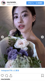 金子のあ、色香ただようソロショット　※「金子のあ」インスタグラム