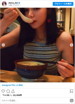 池田エライザ、ノースリーブ姿で“母と散歩”　※「池田エライザ」インスタグラム