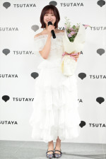 日向坂46・富田鈴花、1st写真集『鈴花サーキット』発売記念記者会見に登場