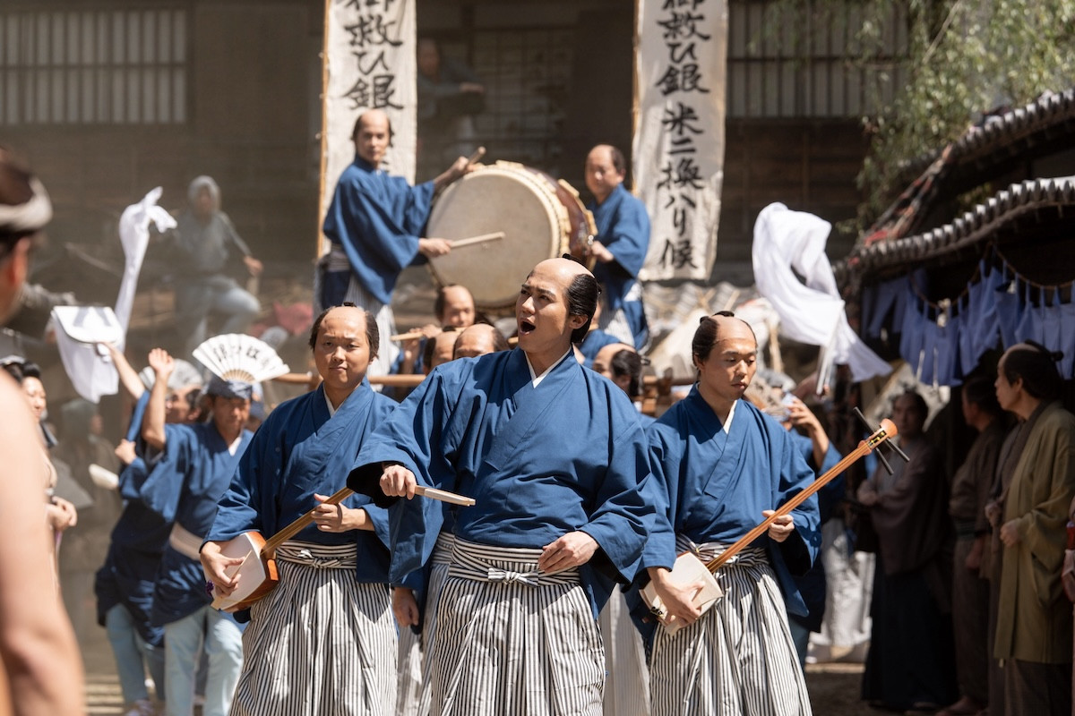 『べらぼう』“蔦重”横浜流星、友を弔い涙　励ます“歌麿”染谷将太にネット感動「グッとくる」「涙が止まらない」