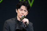福山雅治、映画『ブラック・ショーマン』完成報告会に登場