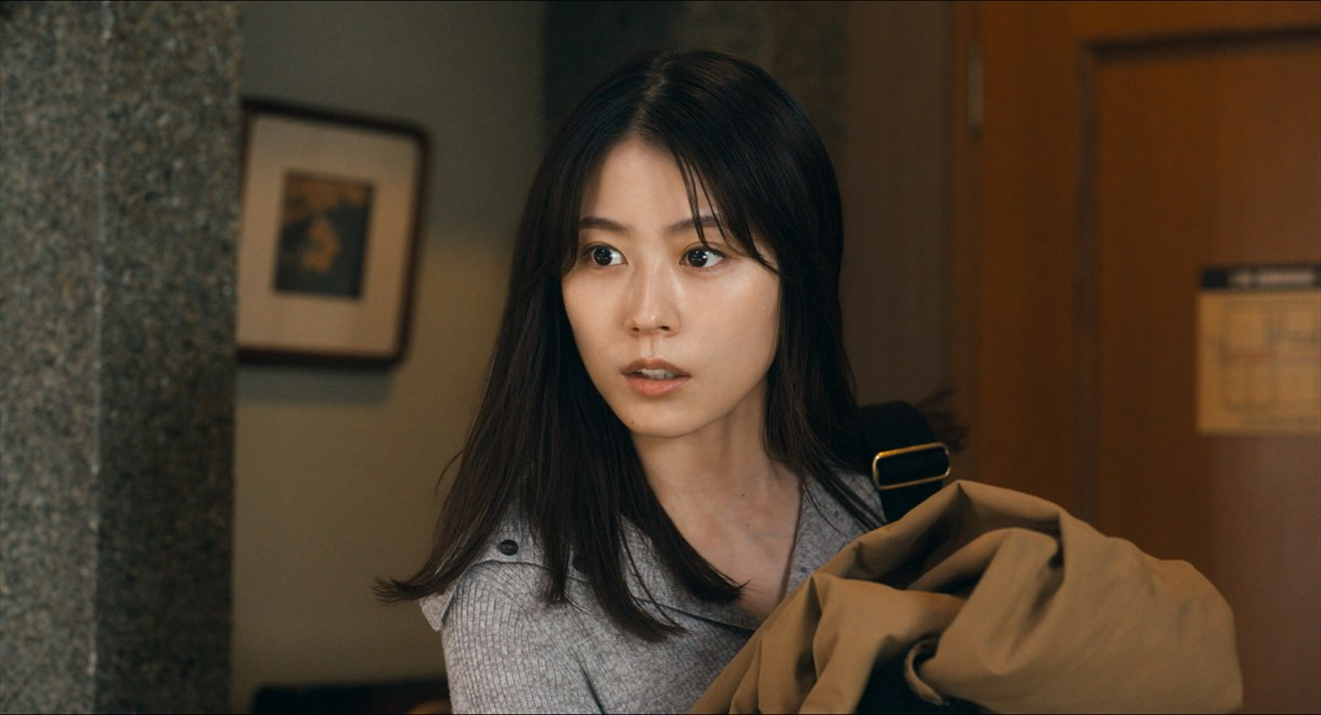 『ブラック・ショーマン』福山雅治＆有村架純による“叔父姪”バディの最新写真解禁