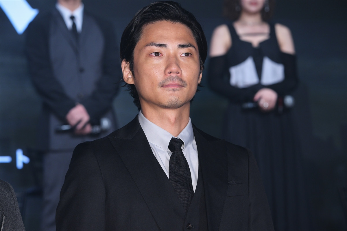 磯村勇斗、『今際の国のアリス』で共演の毎熊克哉と相思相愛「ずっとバディ」「もう離れられない」