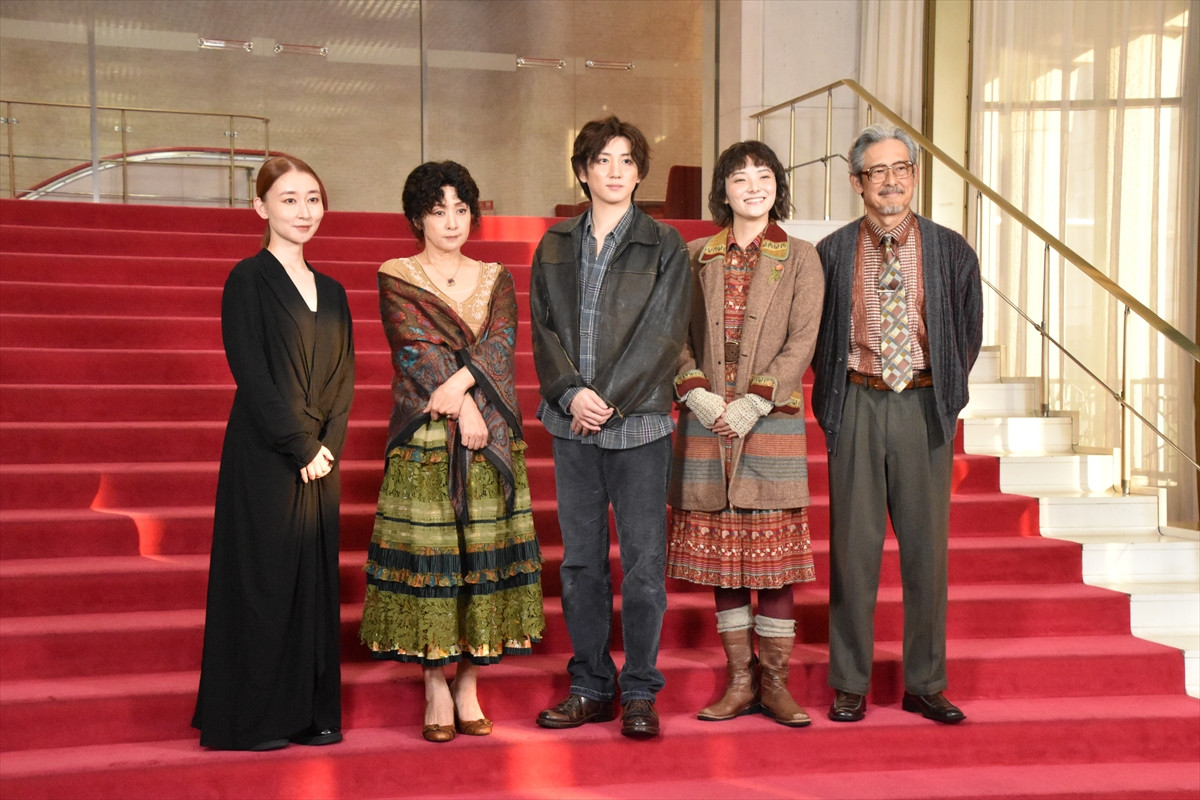 京本大我「心が折れかけた」ミュージカル『Once』ギター稽古を振り返る　SixTONESメンバーの前でゲリラ演奏も