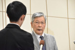 「大山のぶ代さんを偲ぶ会」に参列し、囲み取材に応じる羽佐間道夫