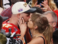 テイラー・スウィフト婚約者トラビス・ケルシー、ポッドキャスト収録直後にプロポーズしていた