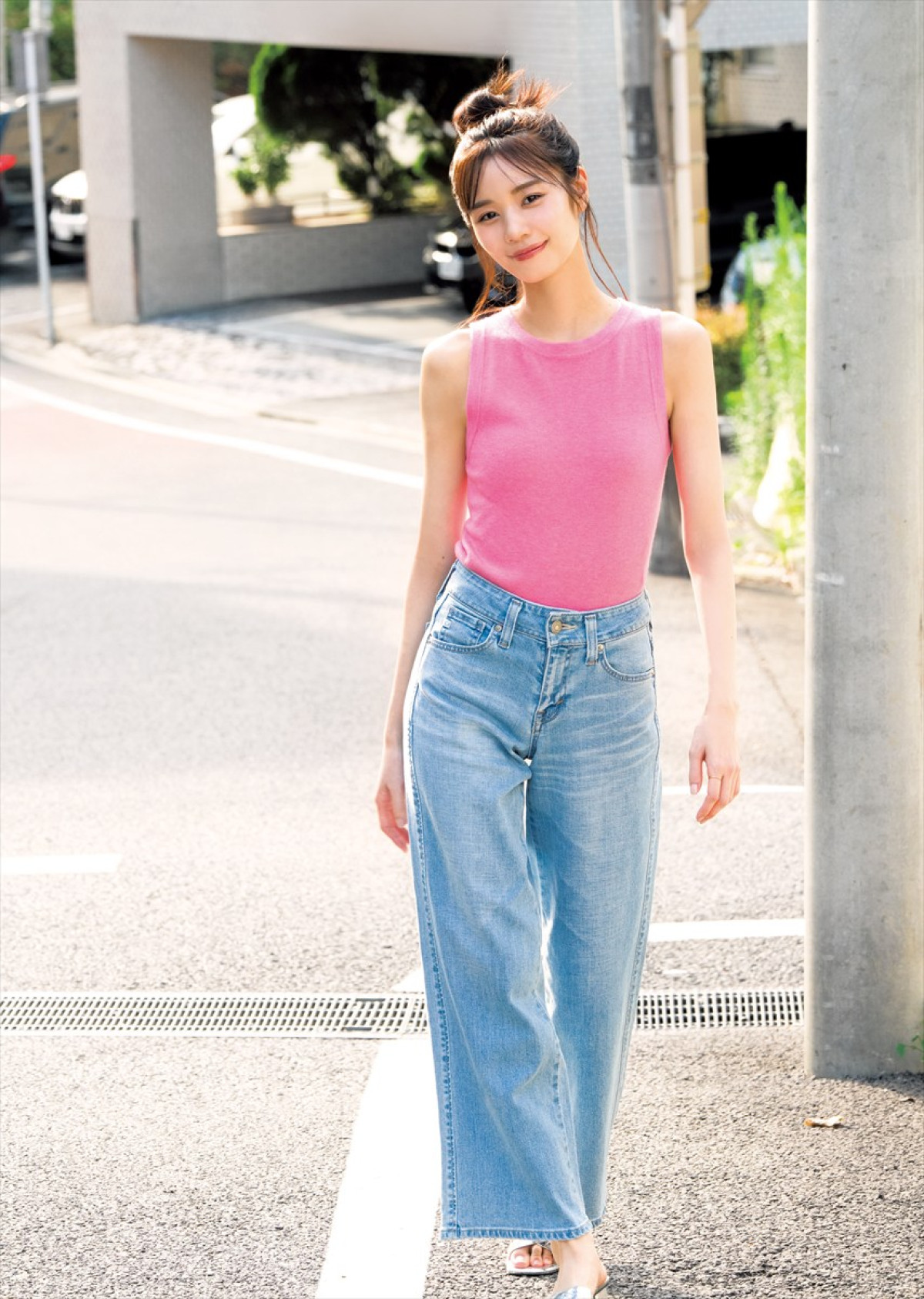 「セント・フォース」の美女アナウンサー・刈川くるみ、デート風グラビアで抜群スタイルを発揮