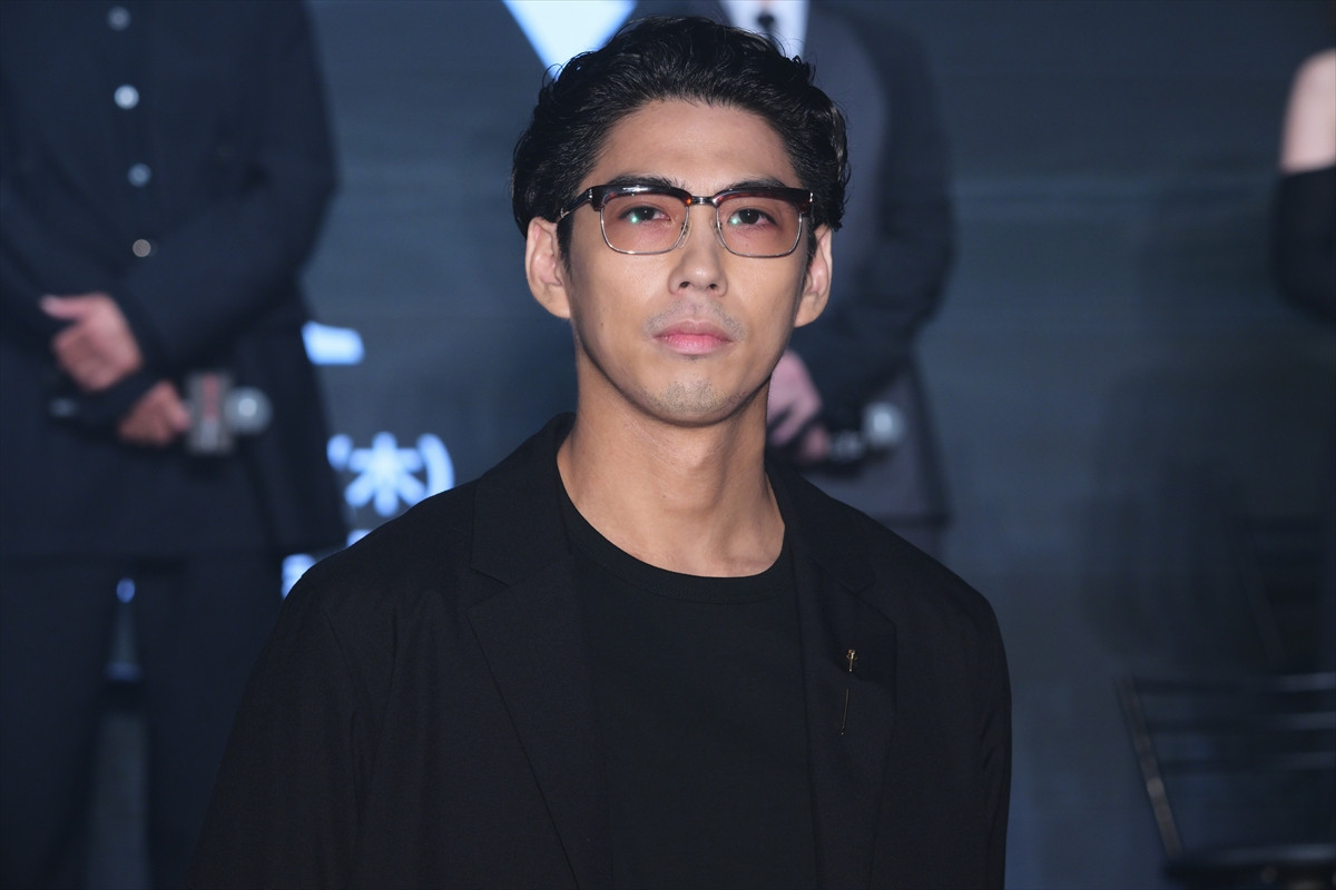 磯村勇斗、『今際の国のアリス』で共演の毎熊克哉と相思相愛「ずっとバディ」「もう離れられない」
