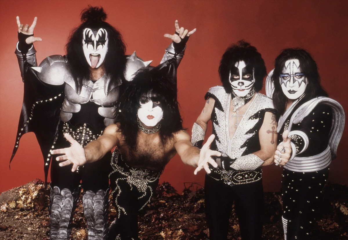 KISSの初代ギタリスト、エース・フレーリーさん(一番右)が死去 74歳