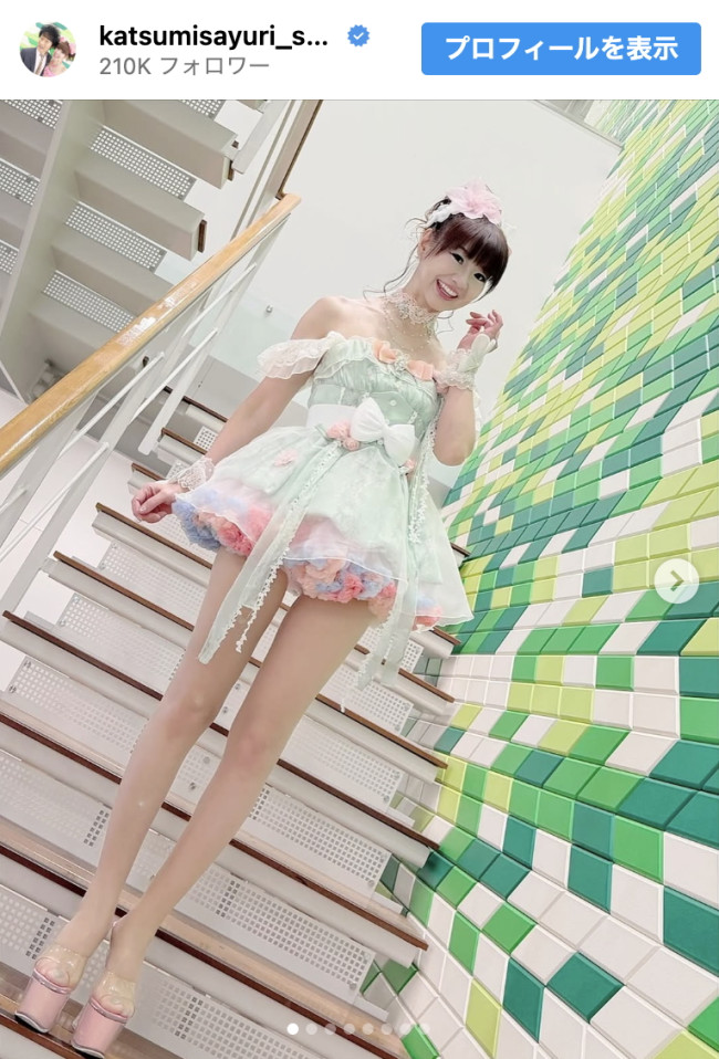 さゆり、美脚ミニドレス姿を披露 ※「さゆり(かつみさゆり)」インスタグラム