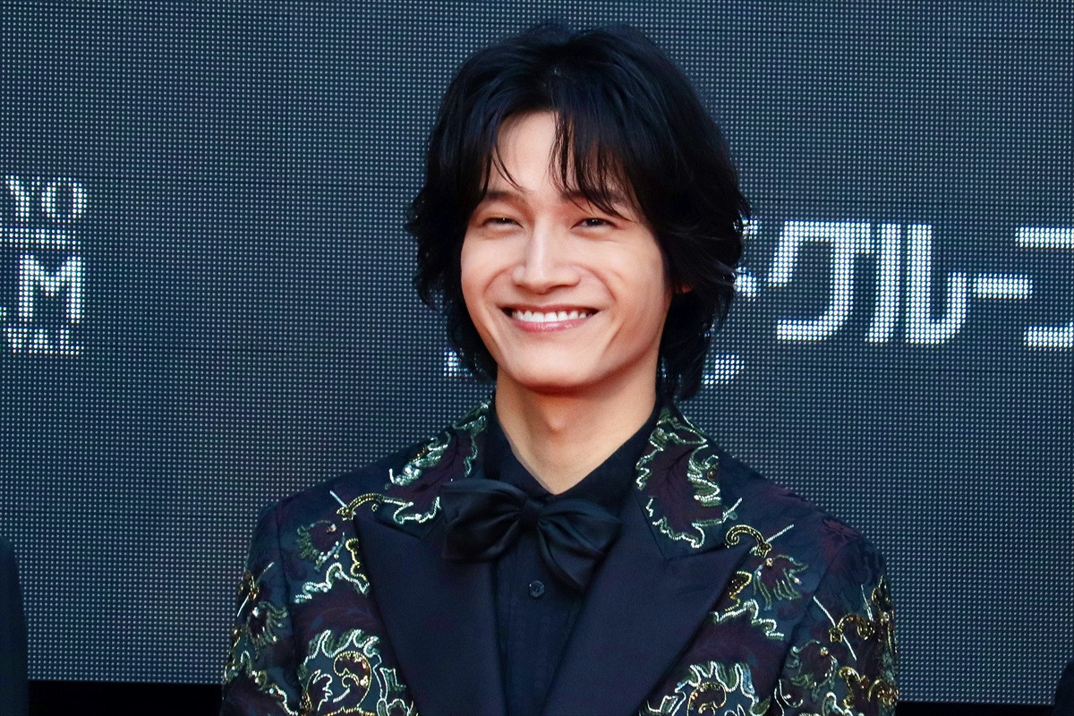 佐野晶哉、華やかなセットアップコーデで登場<第38回東京国際映画祭>