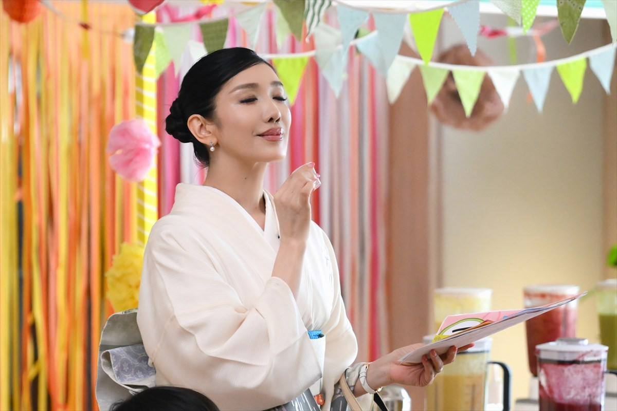 『フェイクマミー』第4話 “茉海恵”川栄李奈、“薫”波瑠の妹として学校のファミリーデーに参加