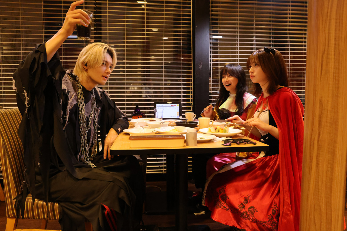 『ESCAPE』“結以”桜田ひより&“大介”佐野勇斗たちが仮装して街へ 「青春」「愛おしい」の声