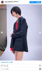 『若月佑美デビュー15周年記念カレンダー2026』のオフショット ※「若月佑美」インスタグラム