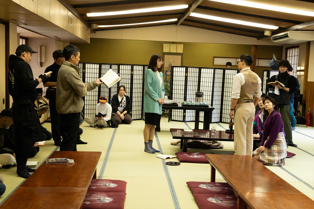 『おいしい給食 炎の修学旅行』メイキング写真到着　入プレ第1弾は「完全燃食」ホログラムステッカー