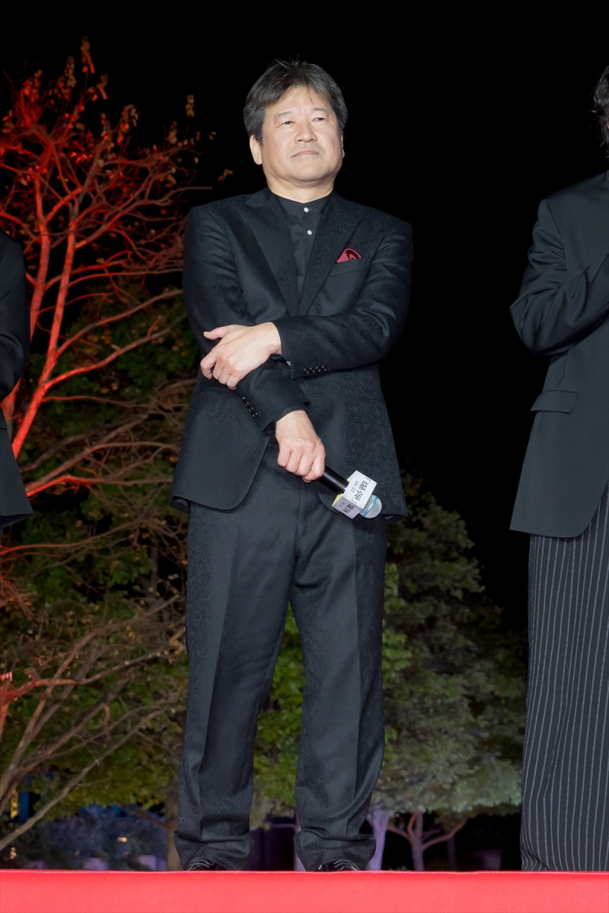 渡部篤郎、舞台挨拶で涙　佐藤二朗「いきなり泣き出すからびっくりしちゃった」