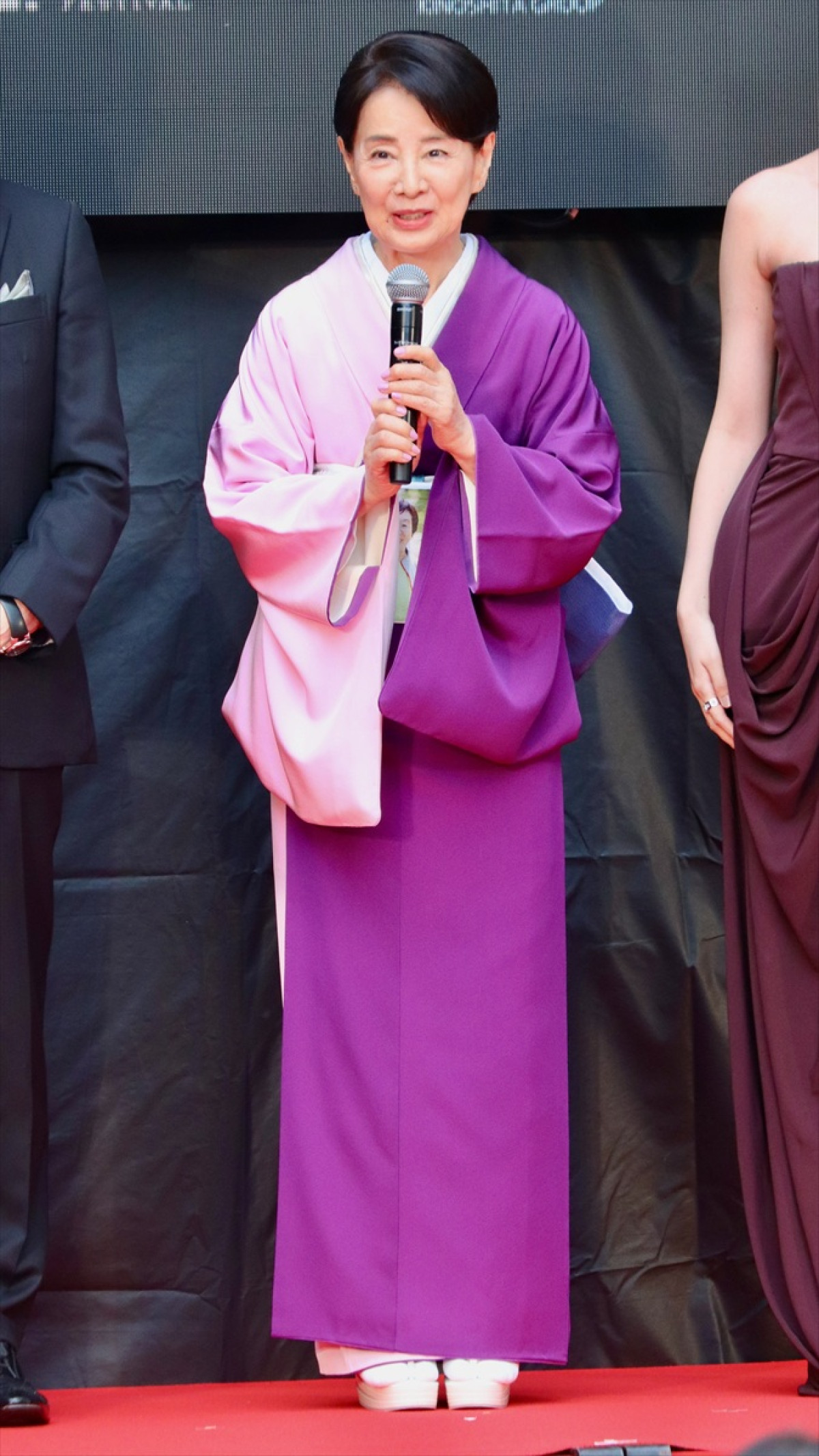 吉永小百合は美しい着物姿&のんはタイトな大胆ドレスで登場<第38回東京国際映画祭>