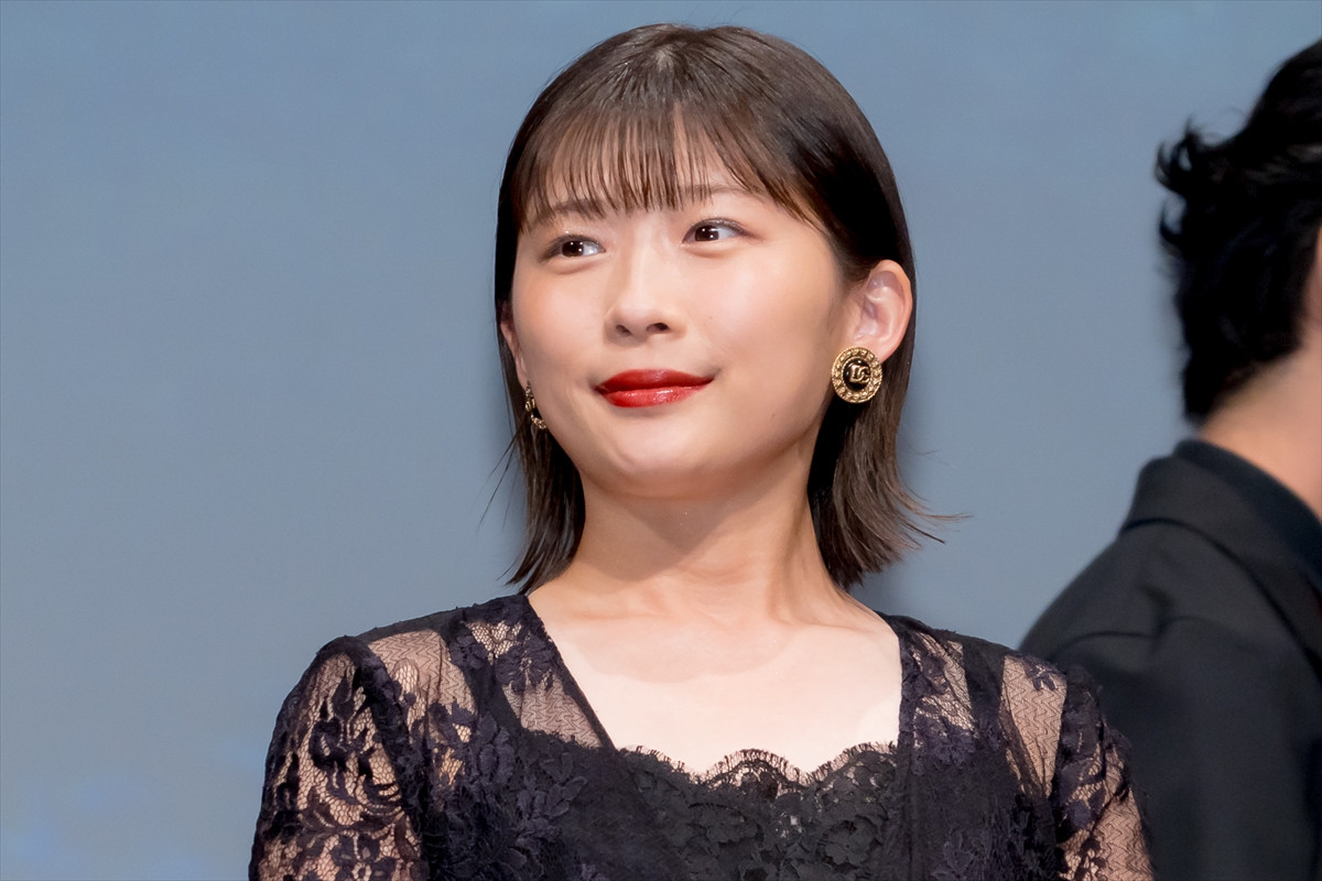 渡部篤郎、舞台挨拶で涙　佐藤二朗「いきなり泣き出すからびっくりしちゃった」