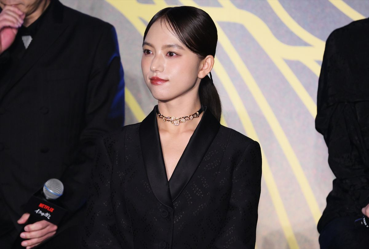 岡田准一、殺陣で怪我した直後にロケハン　鉄人ぶり明かされ照れ笑い