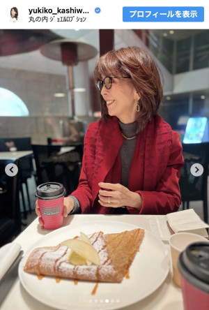 柏木由紀子、鮮やか“赤コーデ”を披露　※「柏木由紀子」インスタグラム