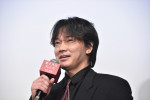 綾野剛、映画『星と月は天の穴』完成披露上映会に登場