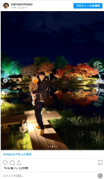 小島よしお、おぱぴまるを抱きかかえレアな“父親の顔”に　※「小島よしお」インスタグラム