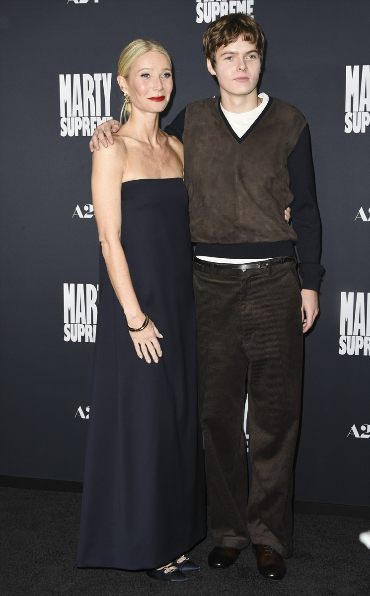 グウィネス・パルトロー＆クリス・マーティンの息子モーゼスがレッドカーペットデビュー！