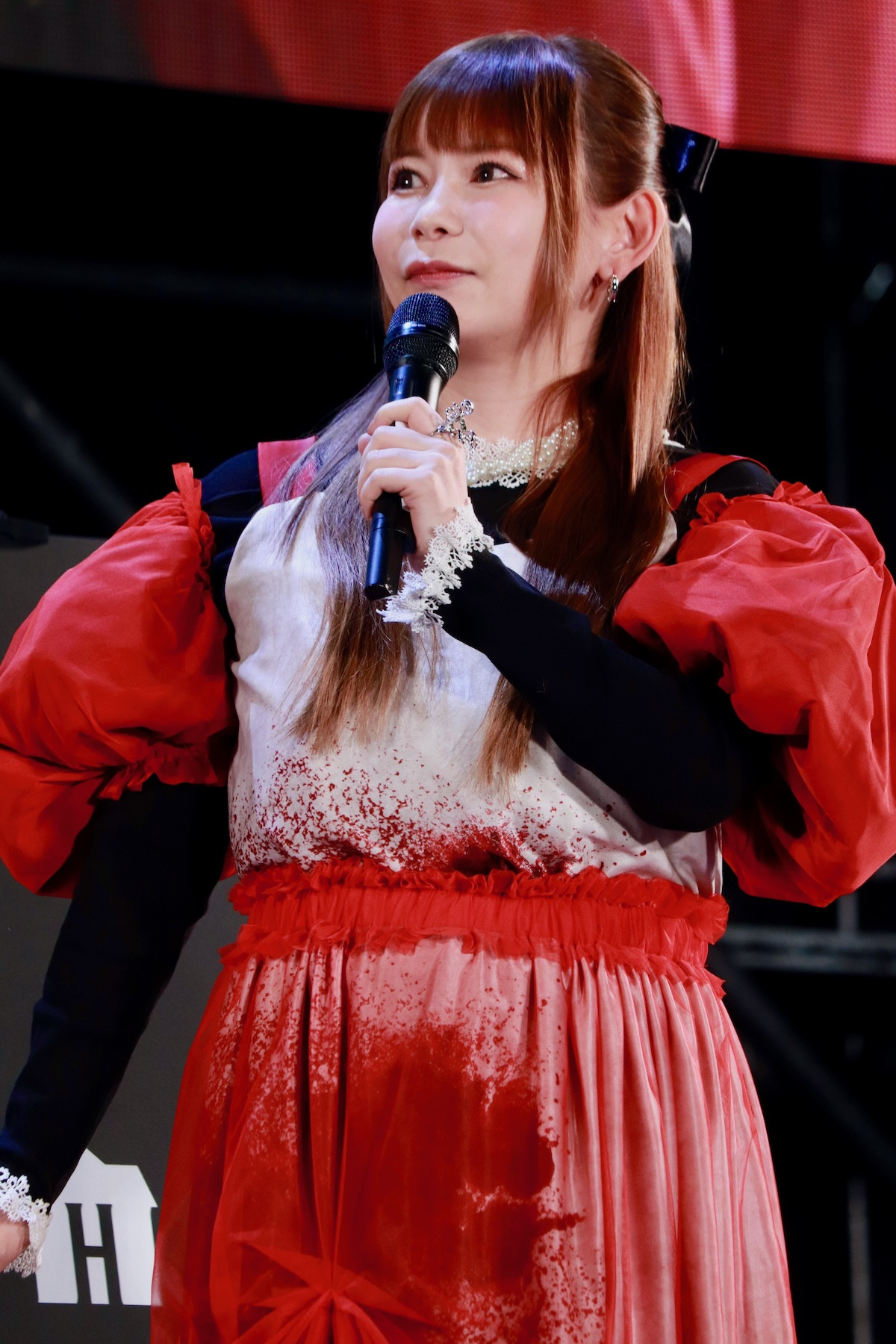 中川翔子、“血しぶきドレス”で出産後初の公の場　ホラー映画と乗り切る“子育て術”明かす＜東京コミコン2025＞