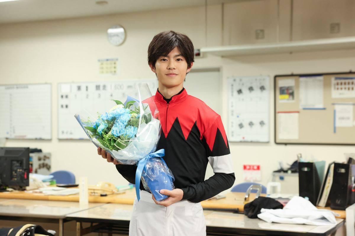 妻夫木聡「愛がビシビシ伝わってきた日々でした」『ザ・ロイヤルファミリー』目黒蓮らとクランクアップ！