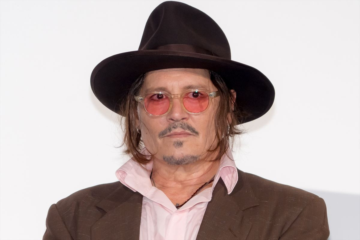 ジョニー・デップ、8年半ぶりの来日で「今度はもっと早く日本に戻ってきたい」　赤西仁がサプライズで登場