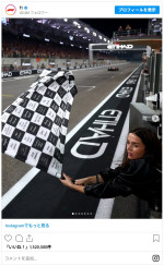 F1アブダビグランプリに登場したアナ・デ・アルマス　※「F1」インスタグラム