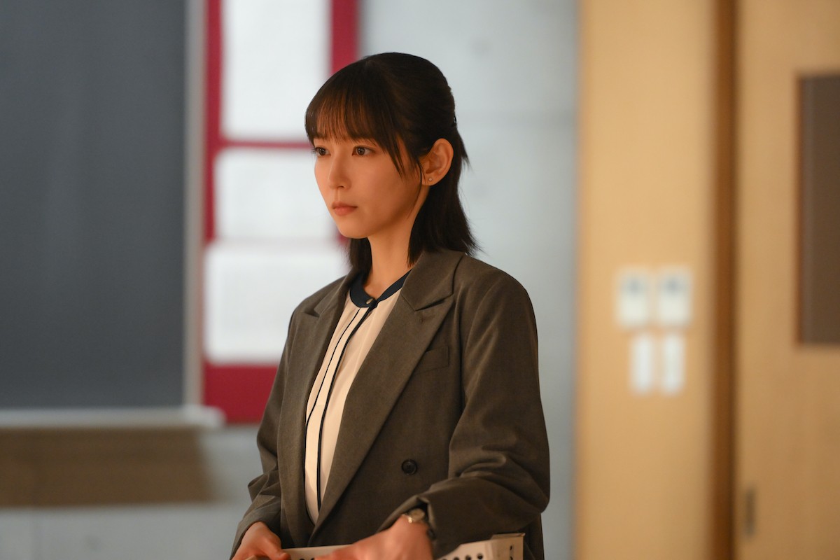 『御上先生』第2話　“御上”松坂桃李、“神崎”奥平大兼による不倫記事について生徒たちに討論させる