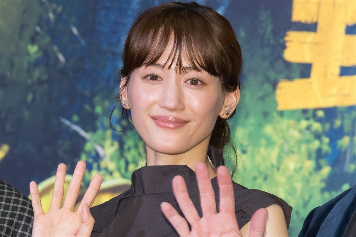 綾瀬はるか、映画『野生の島のロズ』日本語吹替版完成披露試写会に登場