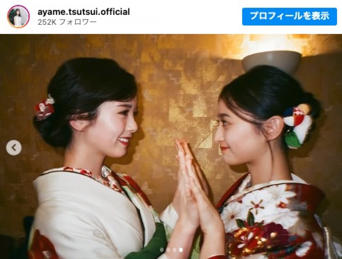 成人式の写真を披露した筒井あやめ（左）と井上和（右）　※「筒井あやめ」インスタグラム