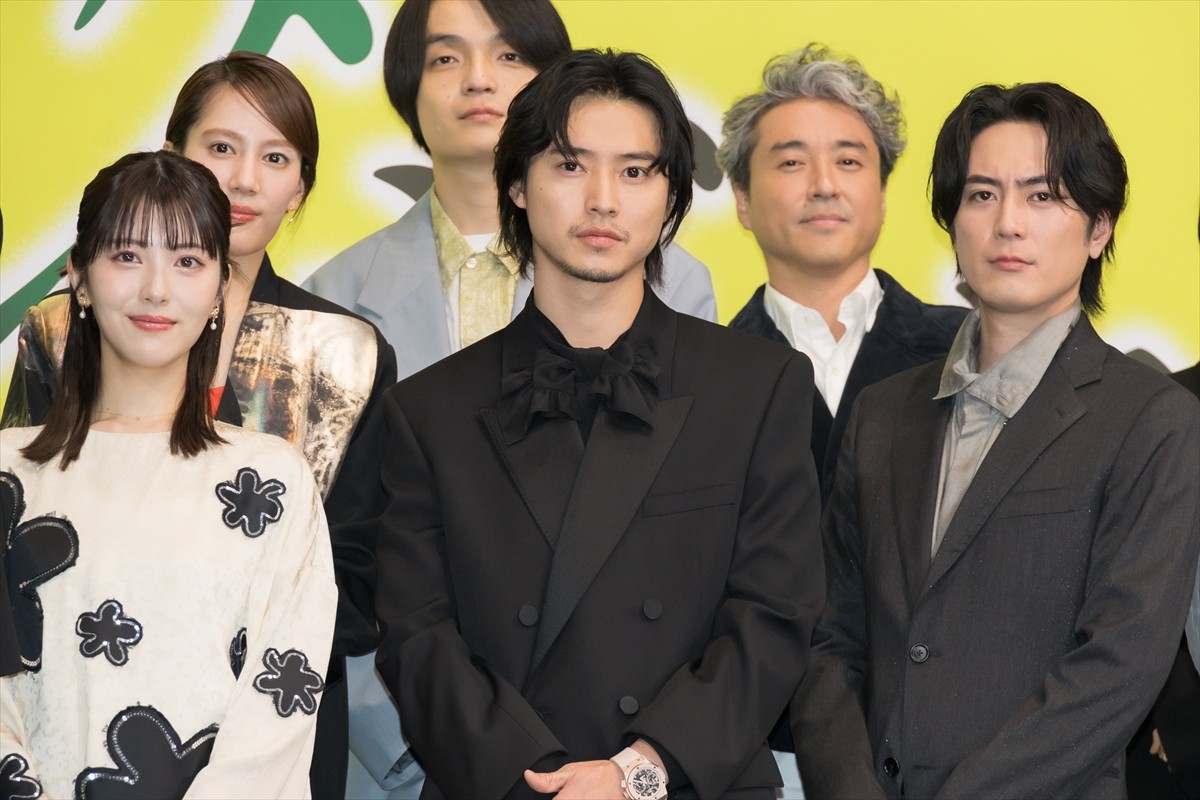 山崎賢人、“余裕”のアクションシーンに岡山天音が不満顔「めちゃめちゃかっこよくて、いらつきました（笑）」
