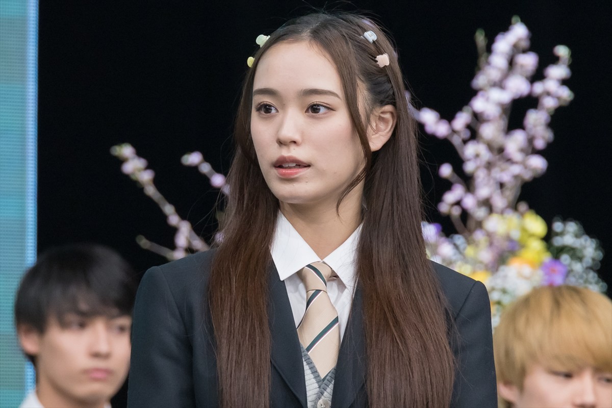 松坂桃李＆吉岡里帆、生徒役・奥平大兼の暴露に「見られてる（笑）」「恥ずかしい」