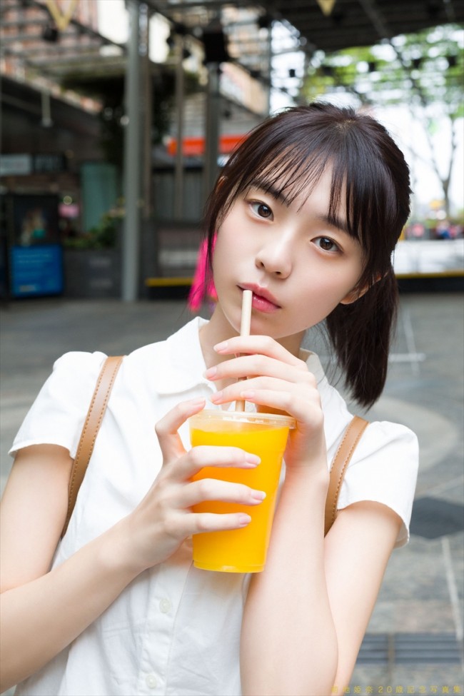 『菊地姫奈 20歳記念写真集(仮)』より