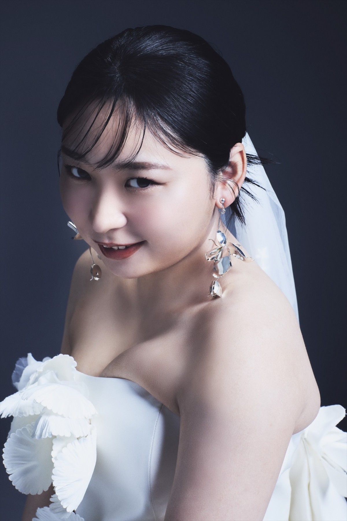 アンゴラ村長、『ゼクシィ』4月号で大人かわいい花嫁に大変身！　結婚願望は超具体的？