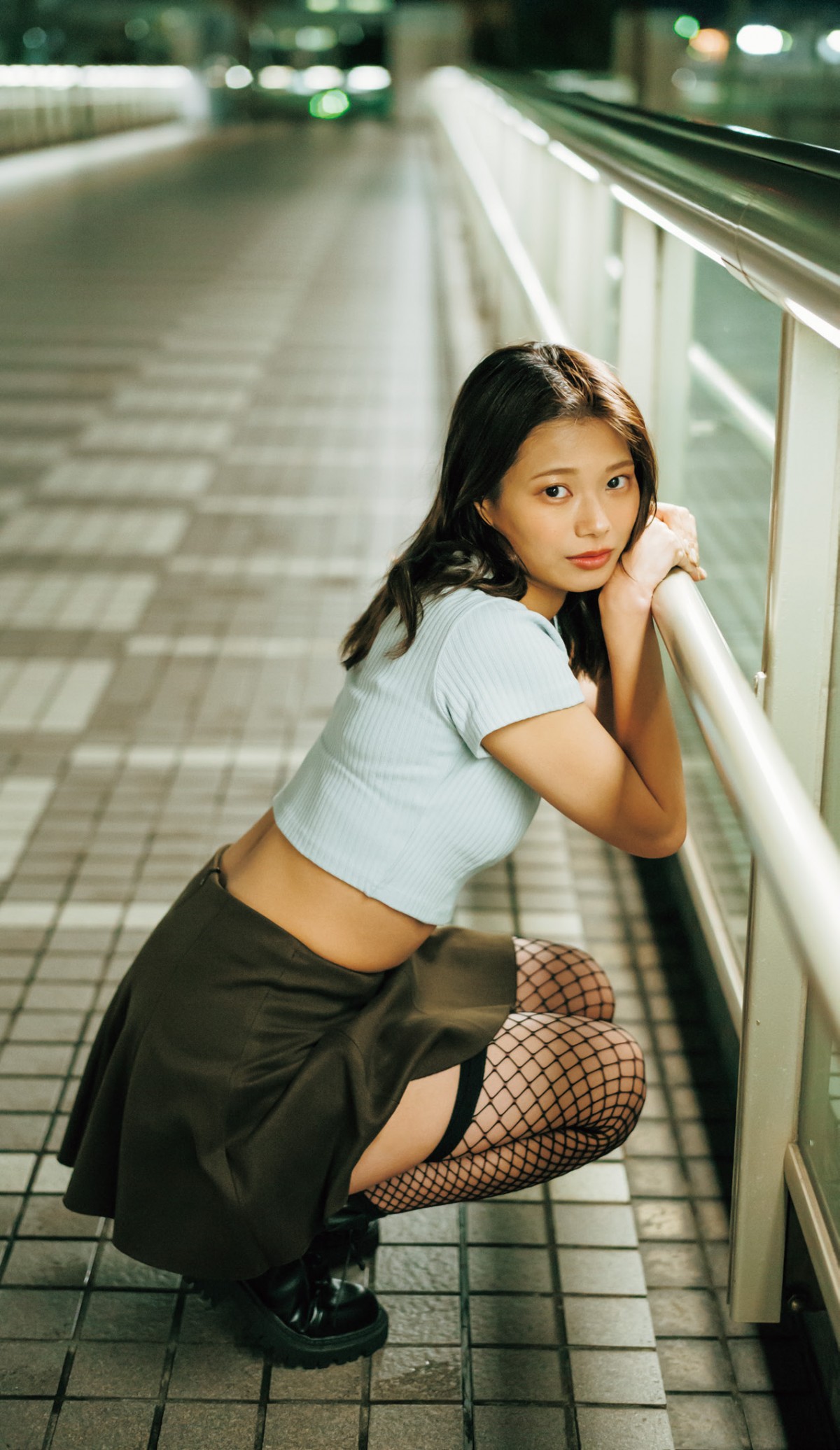 美人インフルエンサーと終電後の“東京のエモい夜”歩く　妄想グラビア