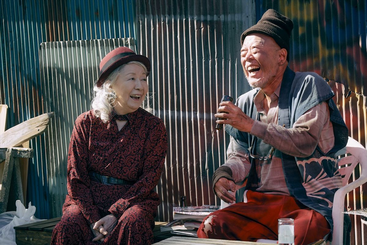 草笛光子91歳、「とにかく絵になる」と監督絶賛！　『アンジーのBARで逢いましょう』場面写真解禁