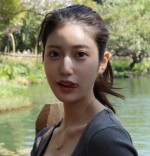 “令和の峰不二子”阿部なつき25歳、舌だし＆ニット姿が「スタイル圧倒的」「オーラ凄い」